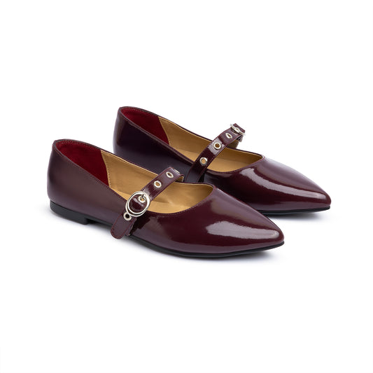 Single Grommet Strap Pointy Ballerina Vernis In Burgundy