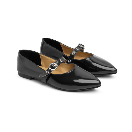 Single Grommet Strap Pointy Ballerina Vernis In Black