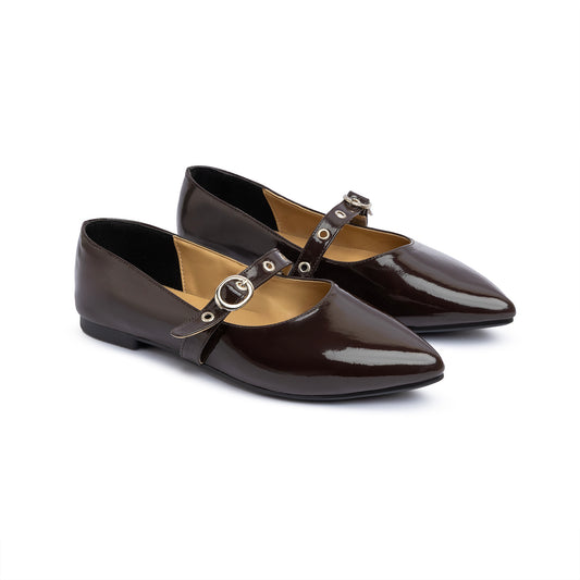 Single Grommet Strap Pointy Ballerina Vernis In Brown